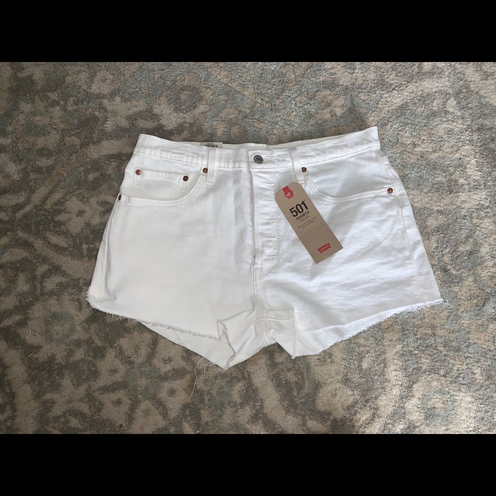 BRAND NEW W/ tags Women’s Levi shorts